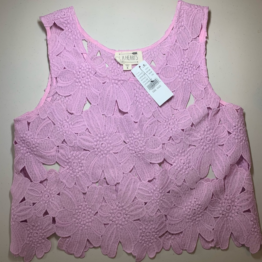 NWT!! Lavender crochet flower crop top. Size small